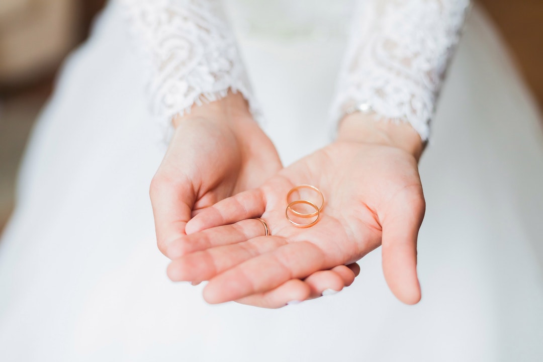 How to Pick a Wedding Band that Complements the Engagement Ring