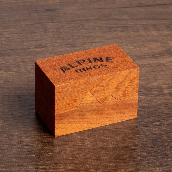 "The Summit" Magnetic Ring Box